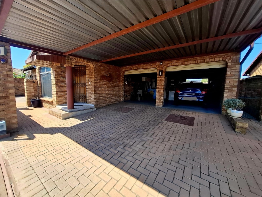 3 Bedroom Property for Sale in Dal Fouche Gauteng