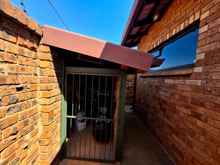 3 Bedroom Property for Sale in Dal Fouche Gauteng