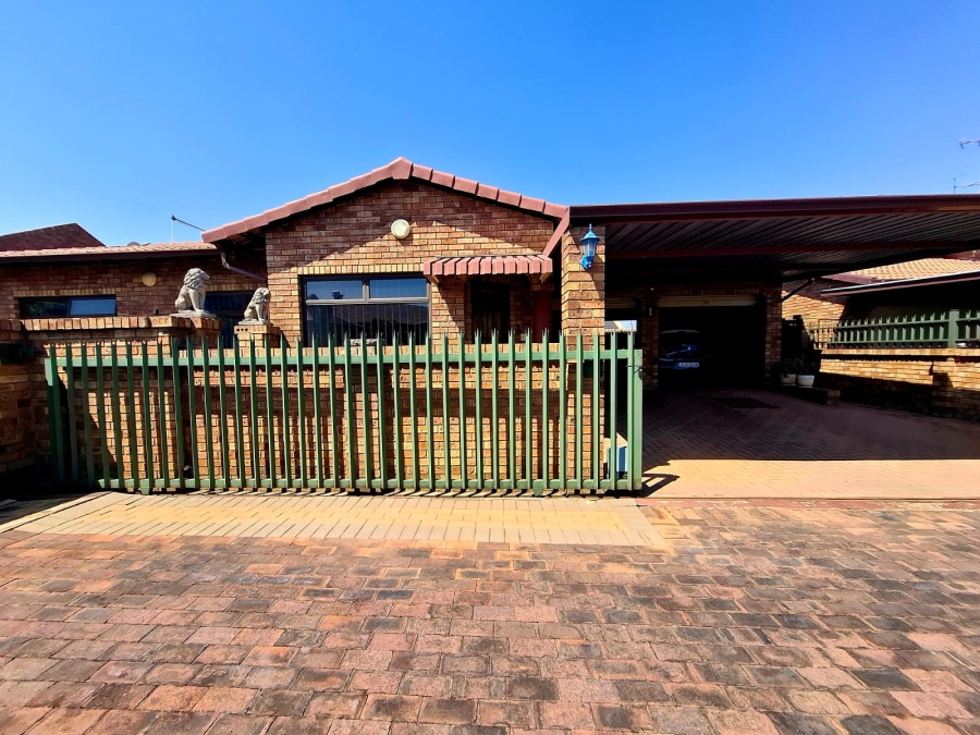 3 Bedroom Property for Sale in Dal Fouche Gauteng