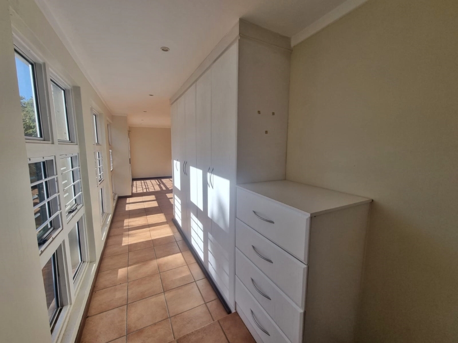 To Let 5 Bedroom Property for Rent in Raslouw Gauteng