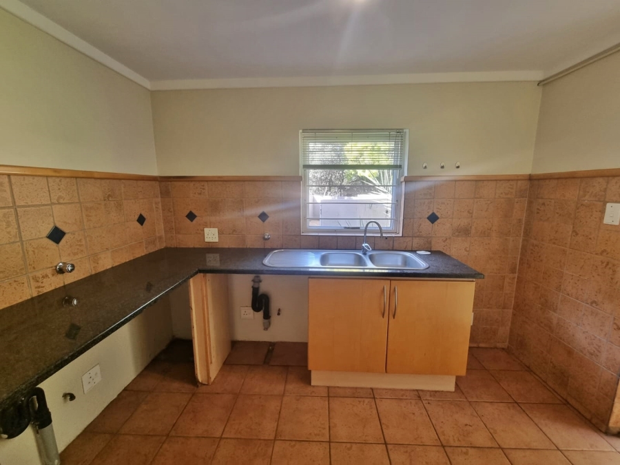 To Let 5 Bedroom Property for Rent in Raslouw Gauteng