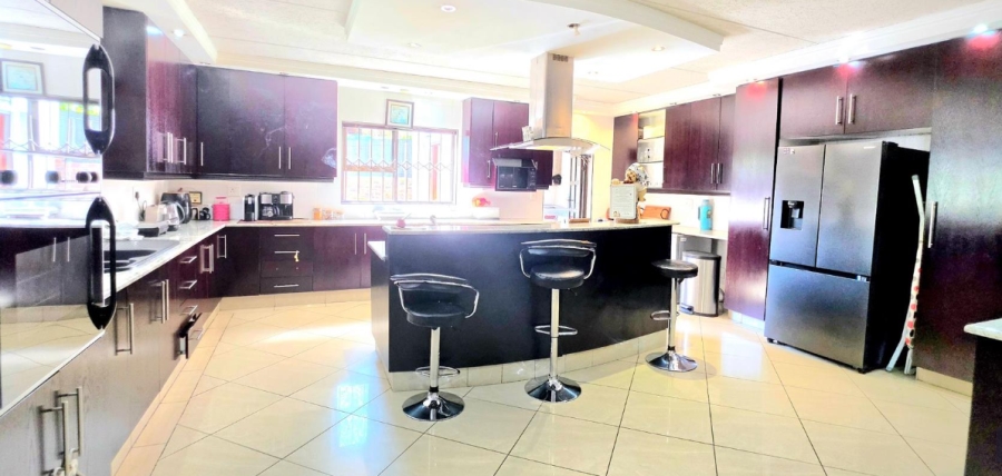7 Bedroom Property for Sale in Glenvista Gauteng