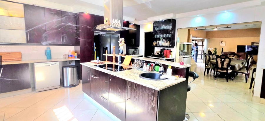 7 Bedroom Property for Sale in Glenvista Gauteng