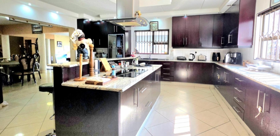 7 Bedroom Property for Sale in Glenvista Gauteng