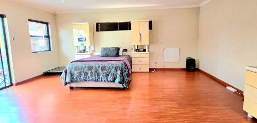 7 Bedroom Property for Sale in Glenvista Gauteng