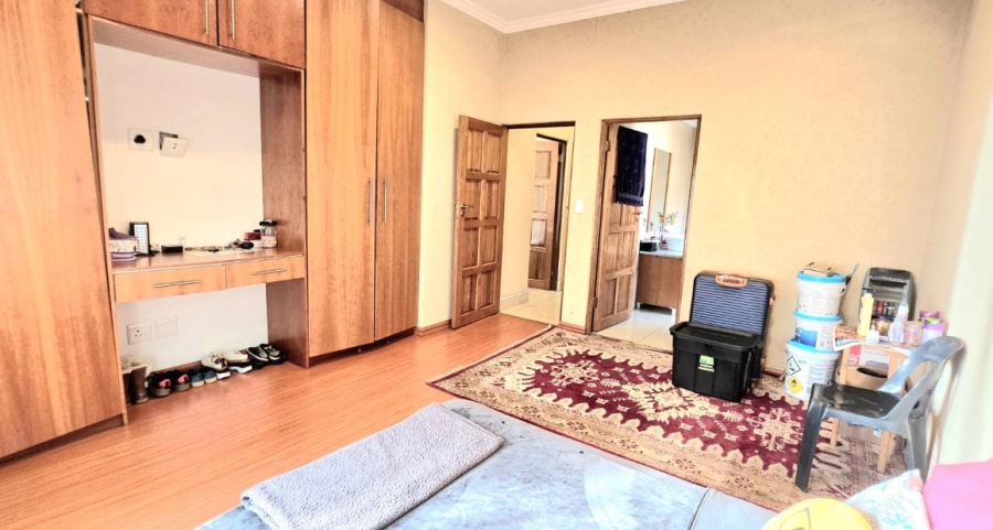 7 Bedroom Property for Sale in Glenvista Gauteng