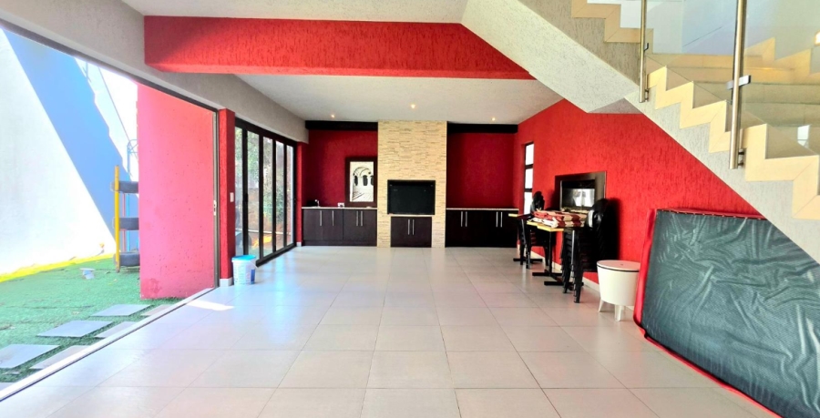 7 Bedroom Property for Sale in Glenvista Gauteng
