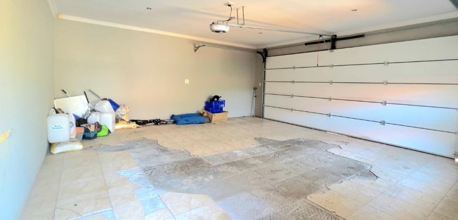 7 Bedroom Property for Sale in Glenvista Gauteng
