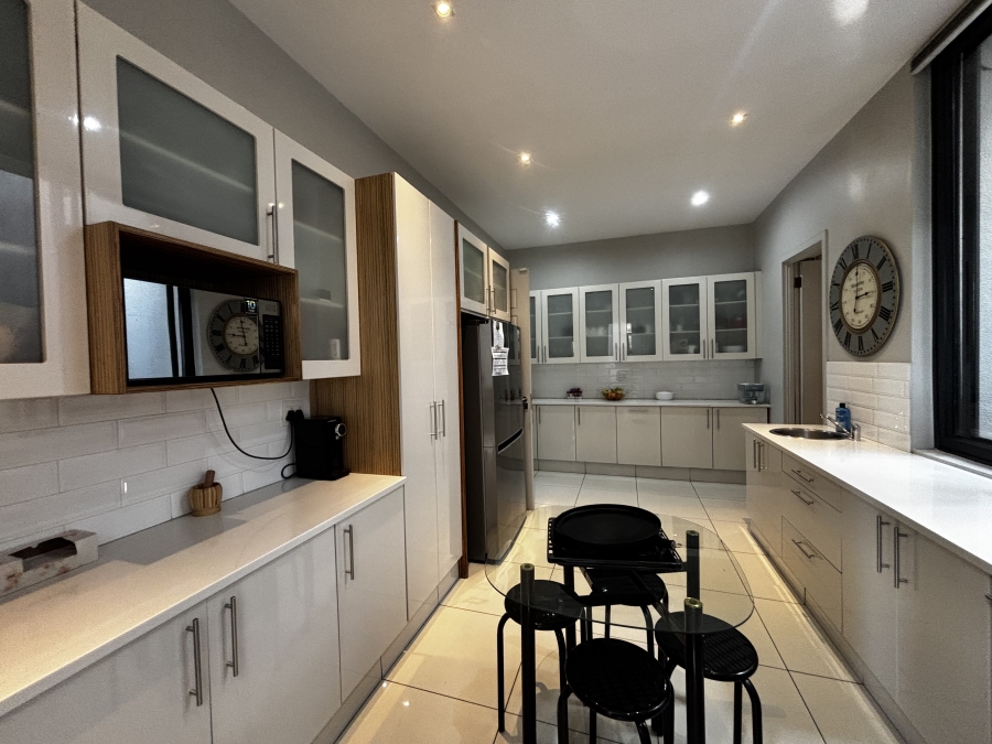 To Let 3 Bedroom Property for Rent in Houghton Estate Gauteng