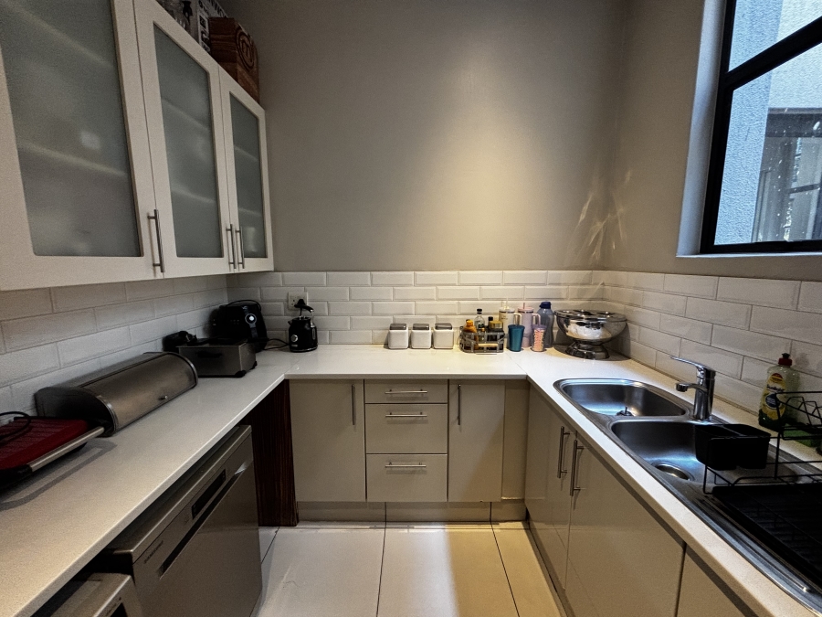 To Let 3 Bedroom Property for Rent in Houghton Estate Gauteng