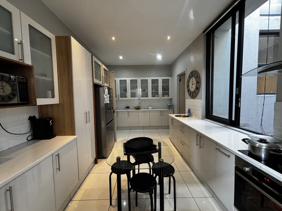 To Let 3 Bedroom Property for Rent in Houghton Estate Gauteng