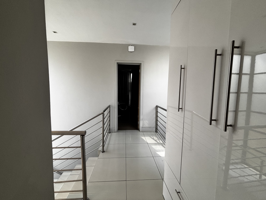 To Let 3 Bedroom Property for Rent in Houghton Estate Gauteng