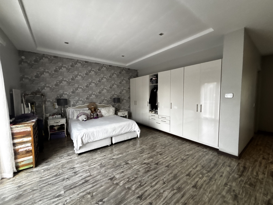 To Let 3 Bedroom Property for Rent in Houghton Estate Gauteng