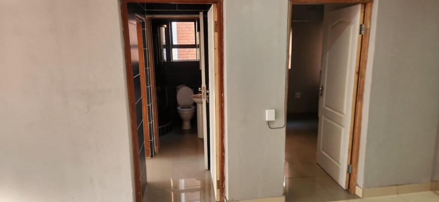 5 Bedroom Property for Sale in Rynsoord Gauteng