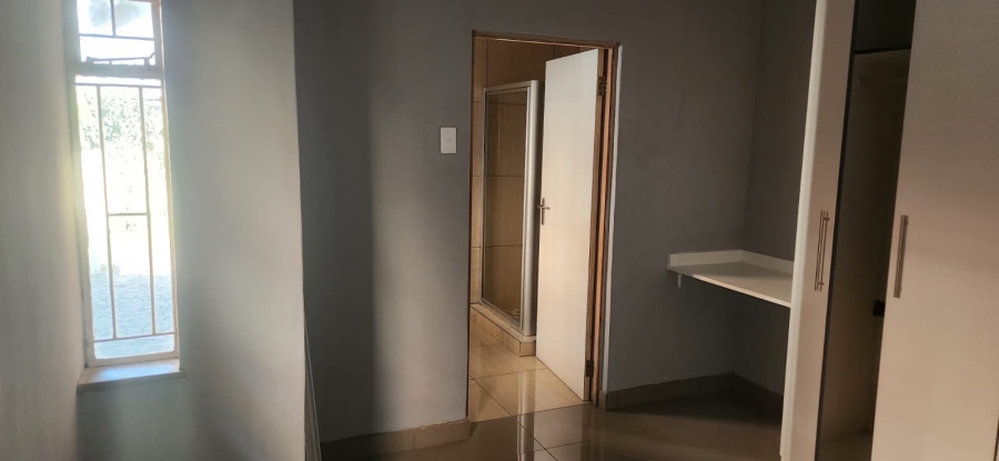5 Bedroom Property for Sale in Rynsoord Gauteng