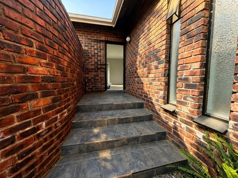 4 Bedroom Property for Sale in Van Riebeeck Park Gauteng