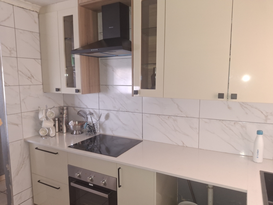 3 Bedroom Property for Sale in Clayville Gauteng