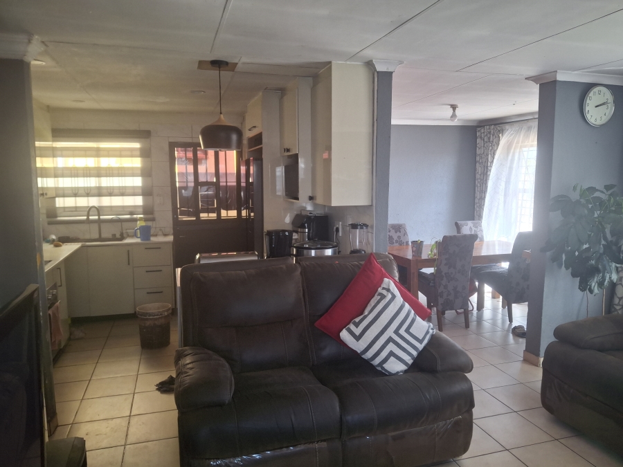 3 Bedroom Property for Sale in Clayville Gauteng