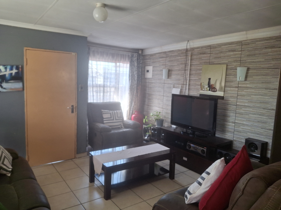 3 Bedroom Property for Sale in Clayville Gauteng