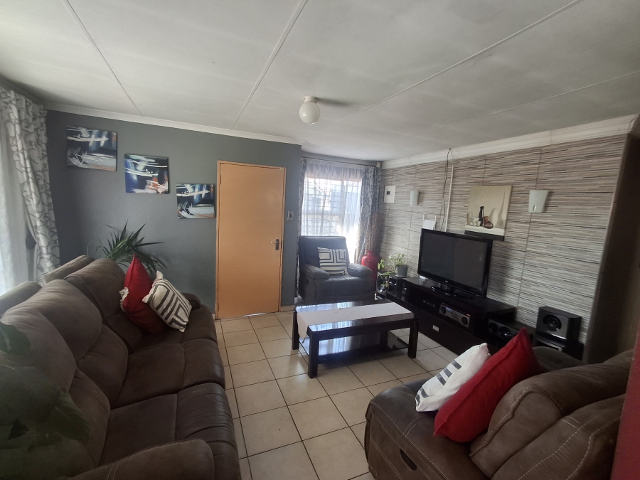 3 Bedroom Property for Sale in Clayville Gauteng