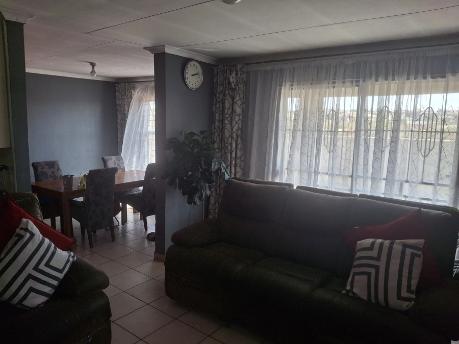 3 Bedroom Property for Sale in Clayville Gauteng