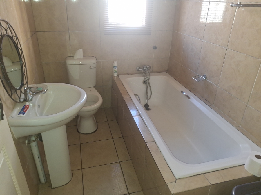 3 Bedroom Property for Sale in Clayville Gauteng