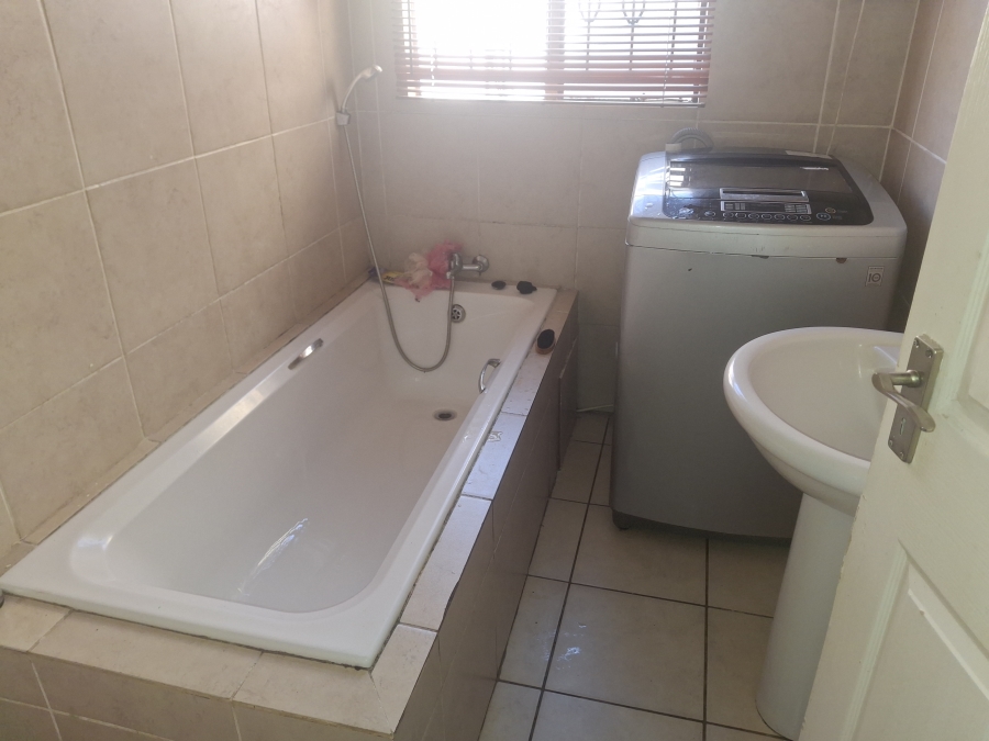 3 Bedroom Property for Sale in Clayville Gauteng