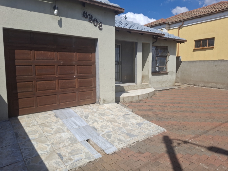 3 Bedroom Property for Sale in Clayville Gauteng