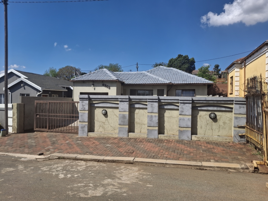 3 Bedroom Property for Sale in Clayville Gauteng