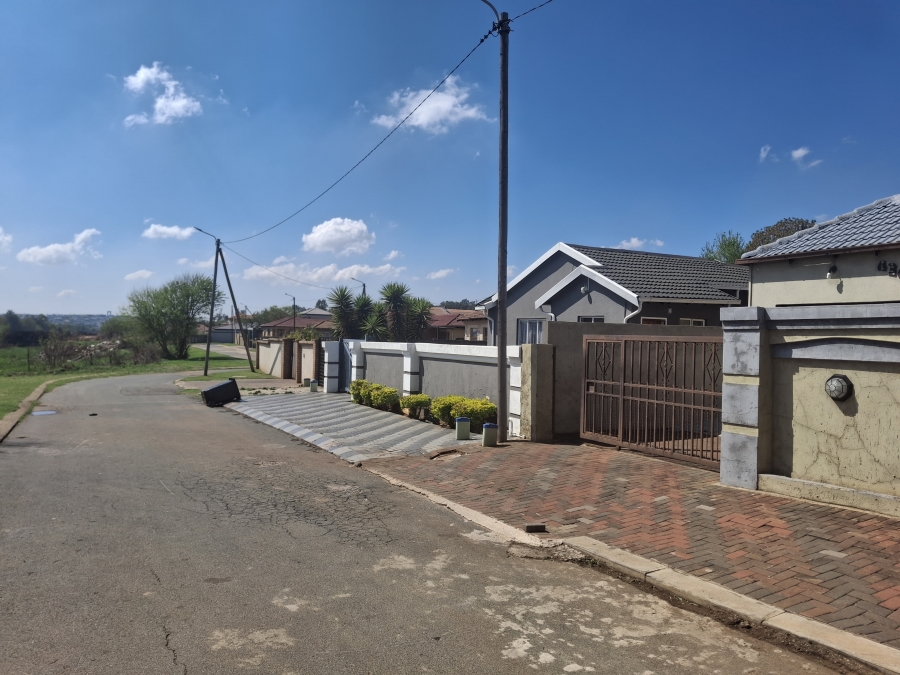 3 Bedroom Property for Sale in Clayville Gauteng