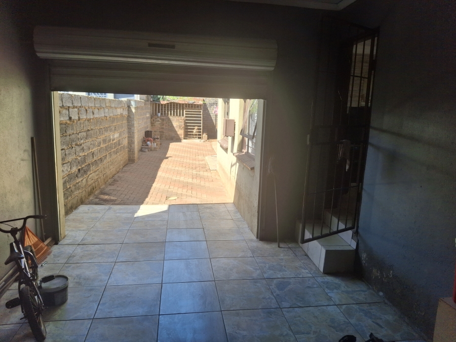 3 Bedroom Property for Sale in Clayville Gauteng