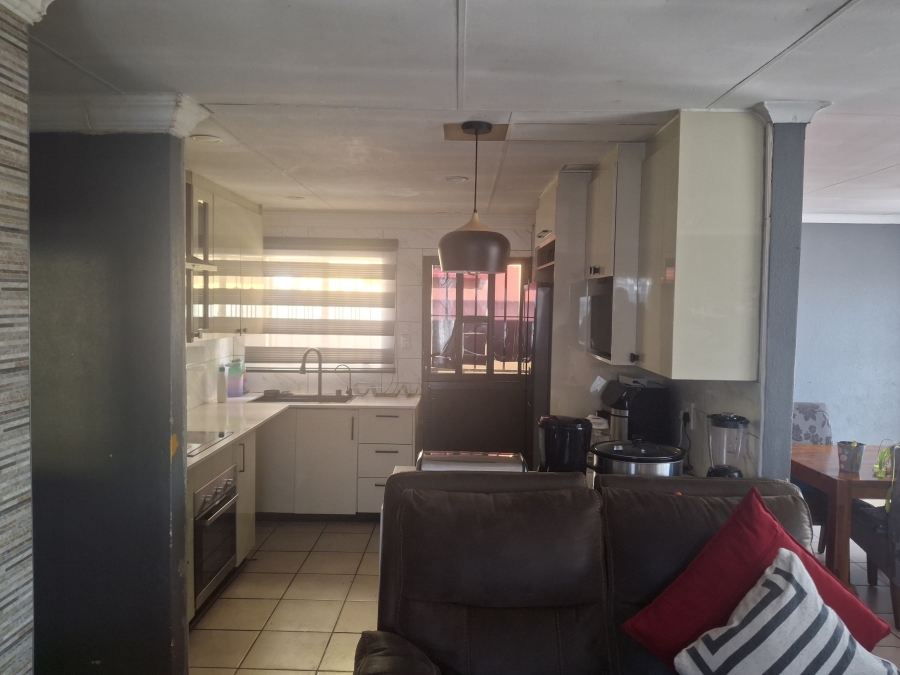 3 Bedroom Property for Sale in Clayville Gauteng