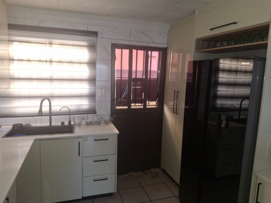 3 Bedroom Property for Sale in Clayville Gauteng
