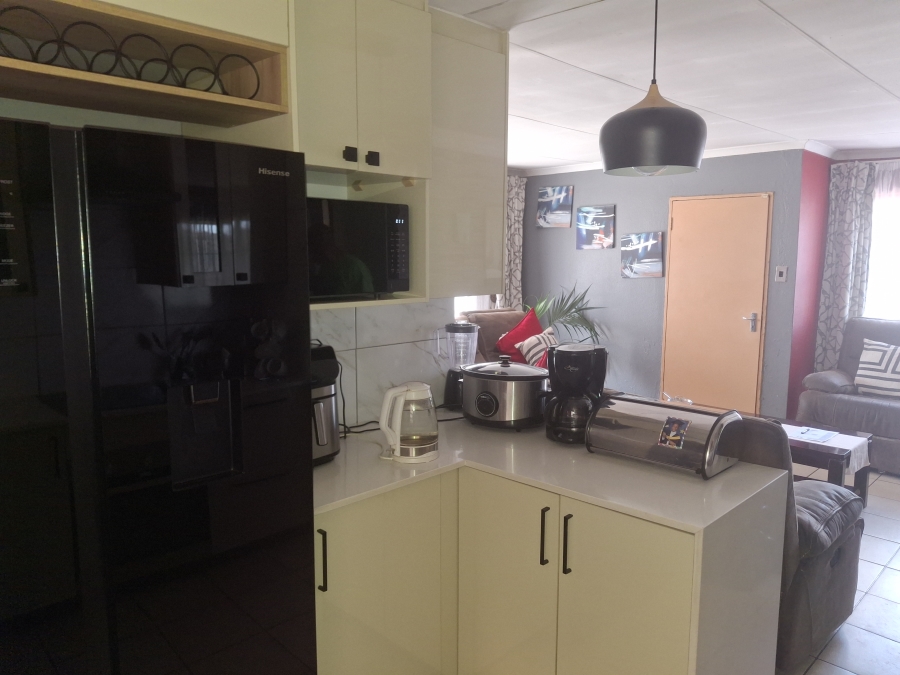 3 Bedroom Property for Sale in Clayville Gauteng