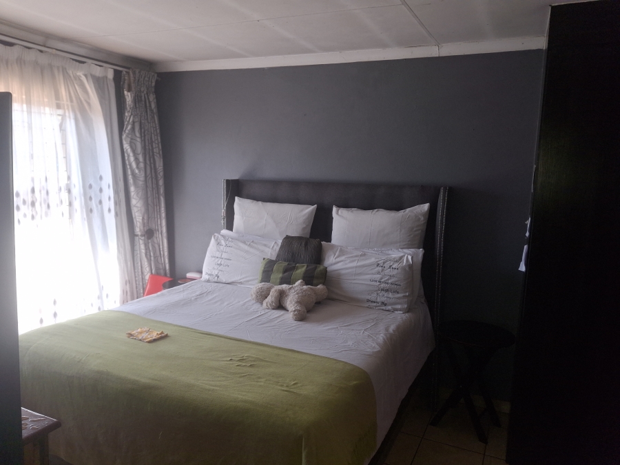 3 Bedroom Property for Sale in Clayville Gauteng