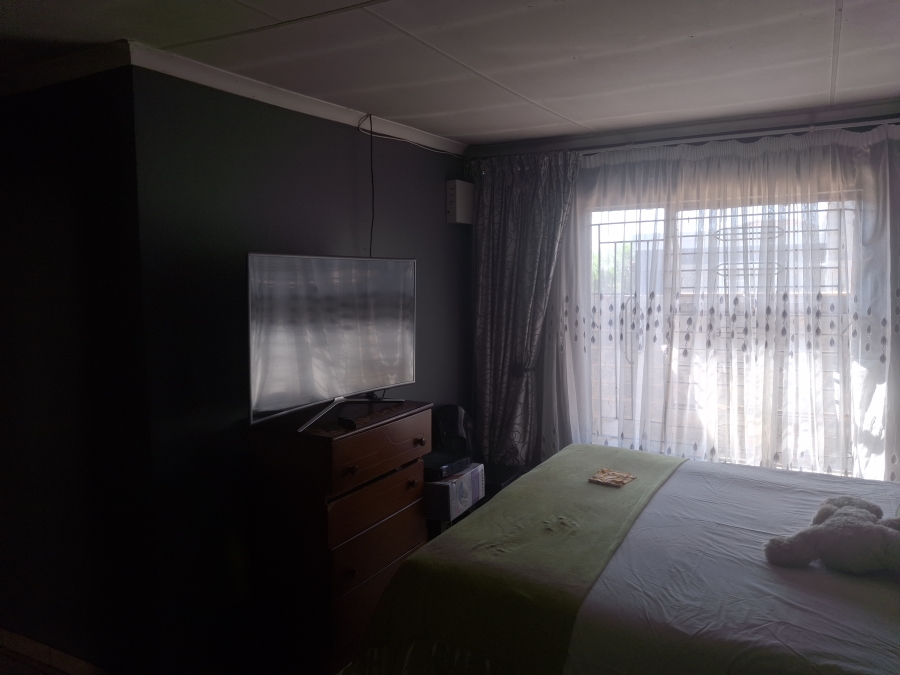 3 Bedroom Property for Sale in Clayville Gauteng