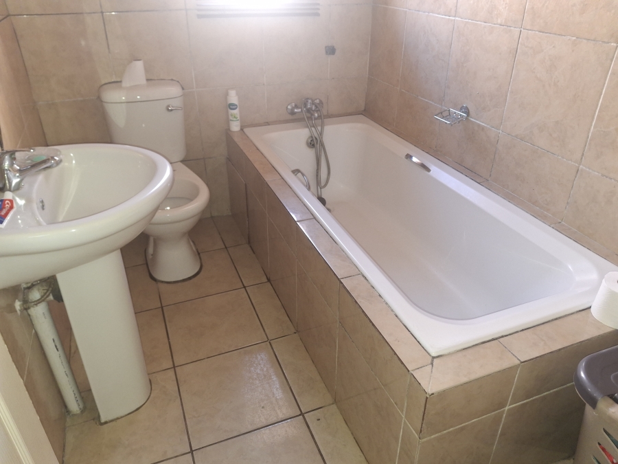 3 Bedroom Property for Sale in Clayville Gauteng