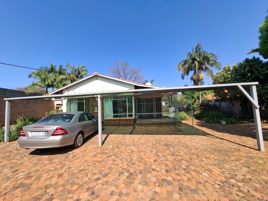 3 Bedroom Property for Sale in Queenswood Gauteng
