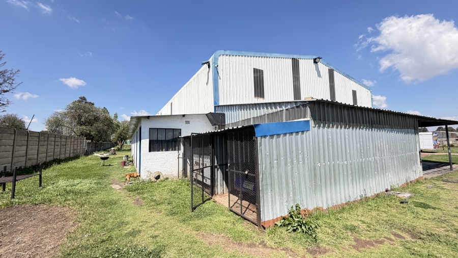3 Bedroom Property for Sale in Petit Gauteng