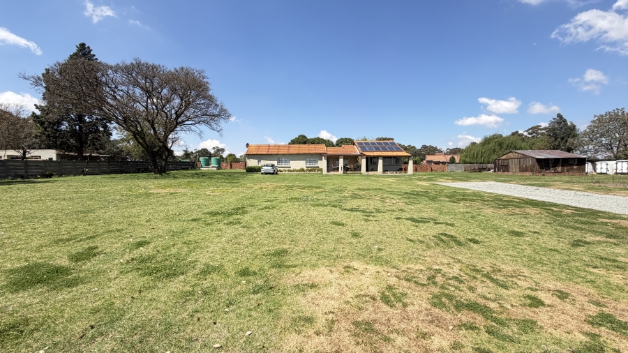 3 Bedroom Property for Sale in Petit Gauteng