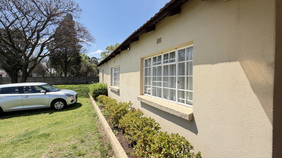 3 Bedroom Property for Sale in Petit Gauteng