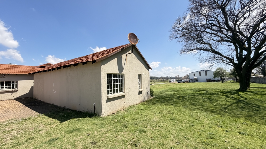 3 Bedroom Property for Sale in Petit Gauteng