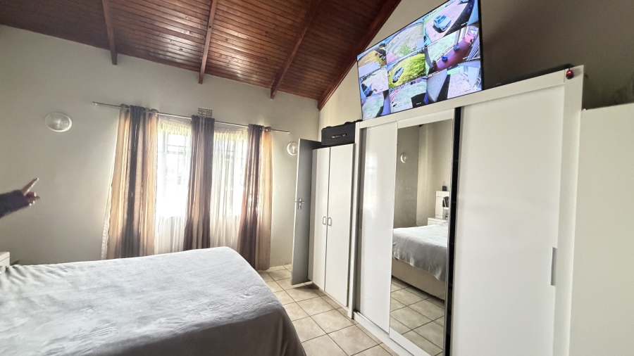 3 Bedroom Property for Sale in Petit Gauteng