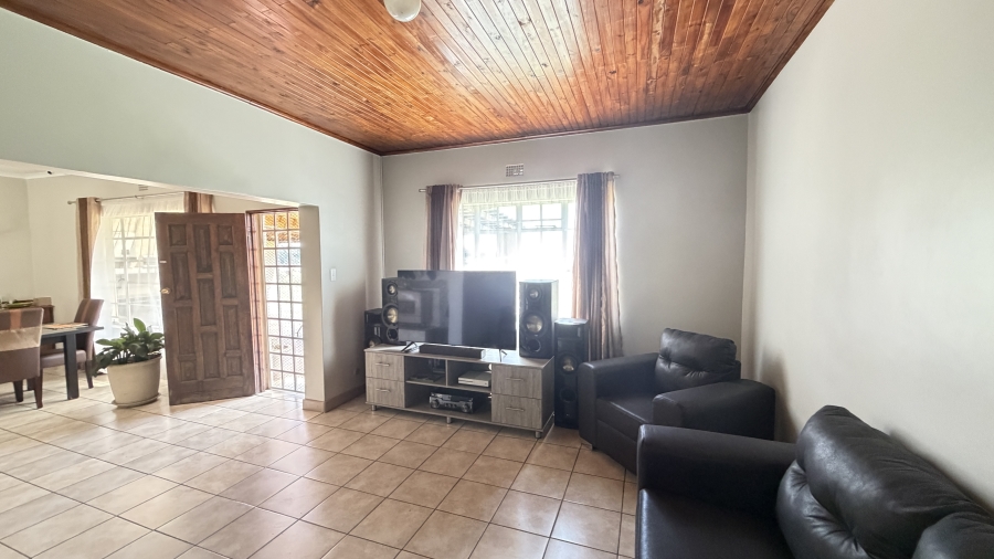 3 Bedroom Property for Sale in Petit Gauteng