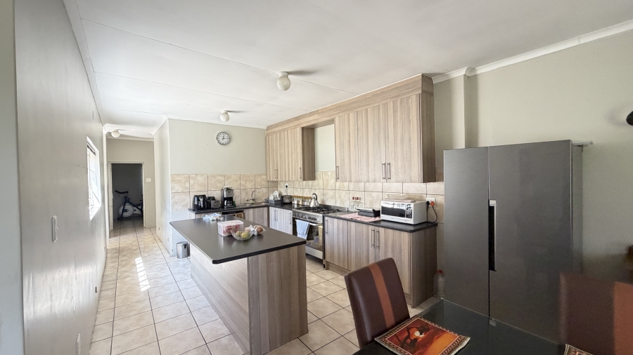 3 Bedroom Property for Sale in Petit Gauteng