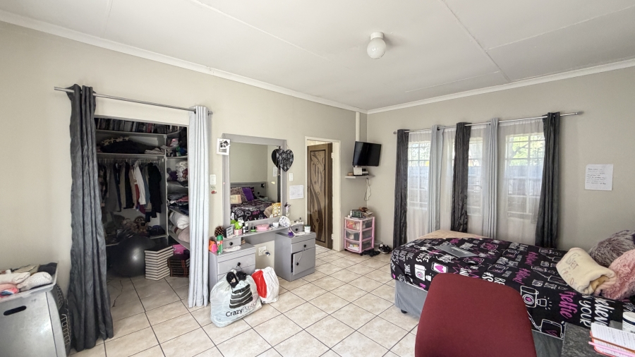 3 Bedroom Property for Sale in Petit Gauteng