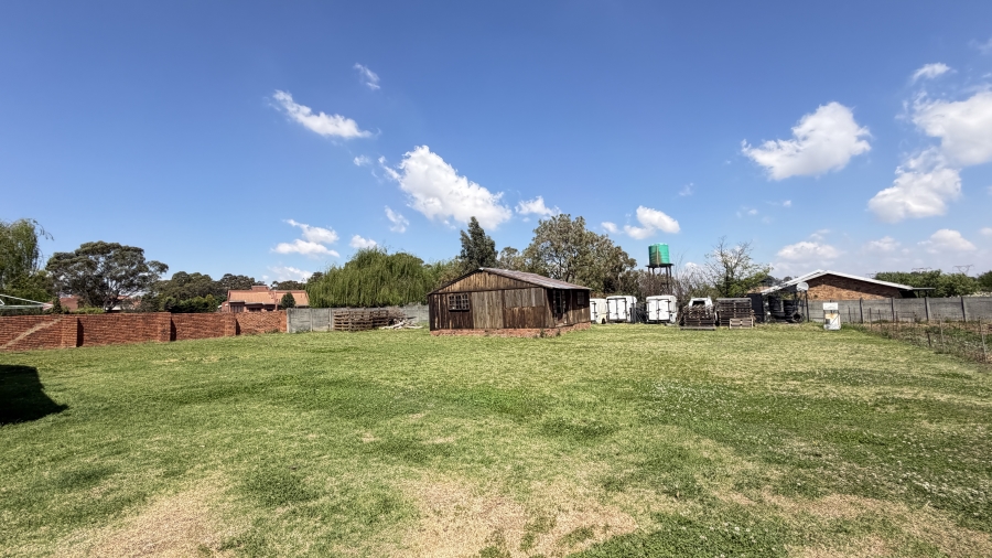 3 Bedroom Property for Sale in Petit Gauteng