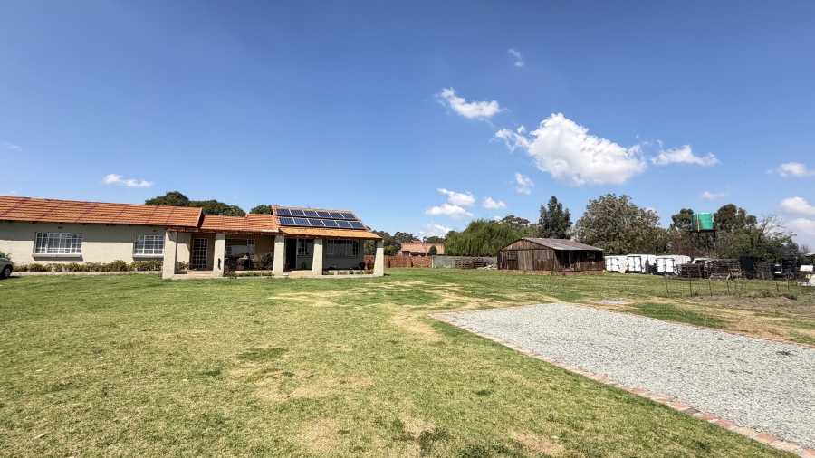 3 Bedroom Property for Sale in Petit Gauteng