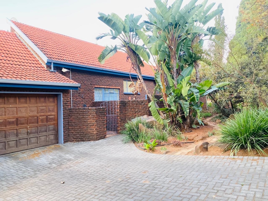 3 Bedroom Property for Sale in Garsfontein Gauteng