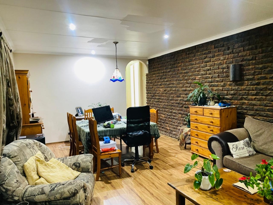 3 Bedroom Property for Sale in Garsfontein Gauteng